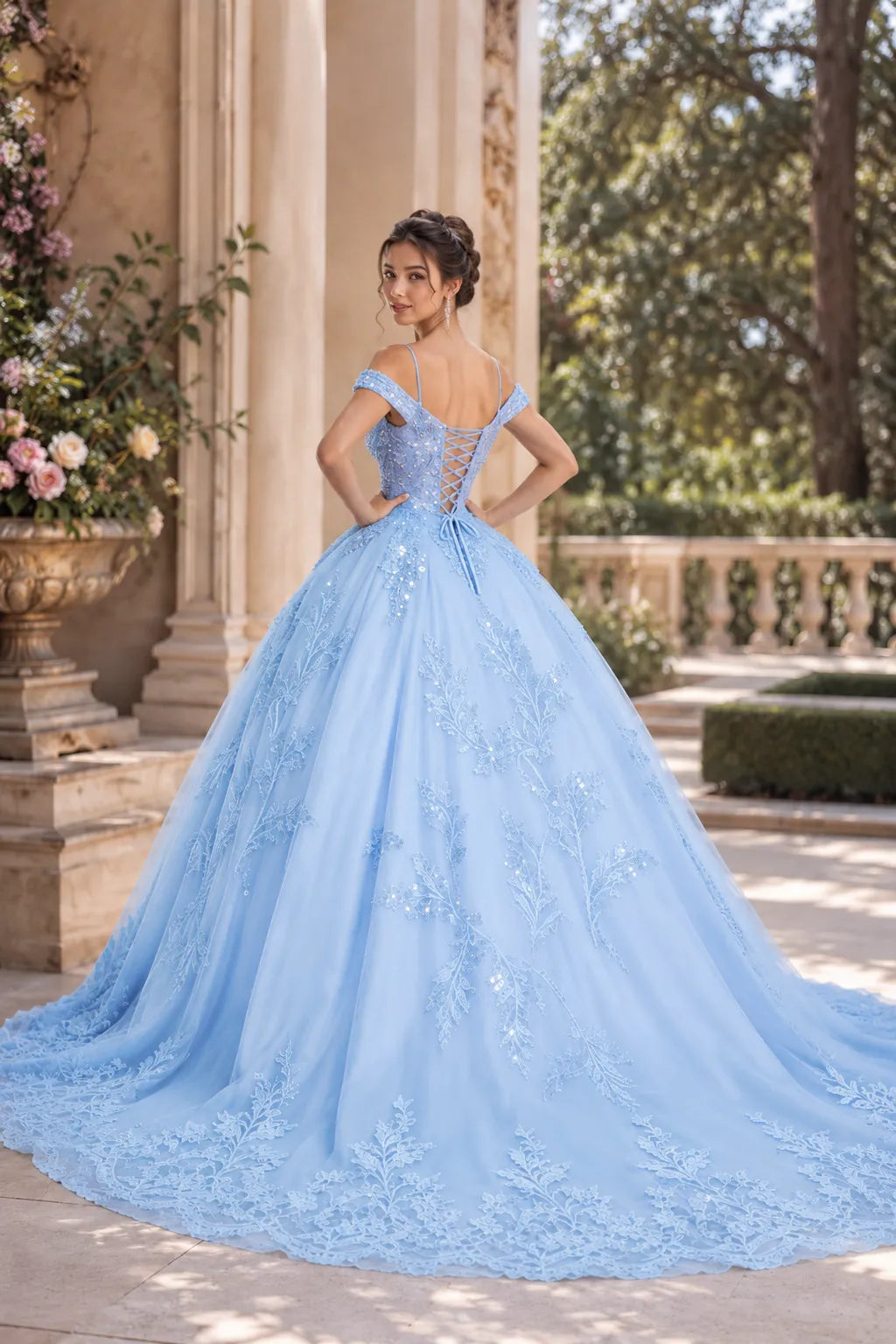 Princess Tulle Prom Dress with Lace Appliqué Ball Gown